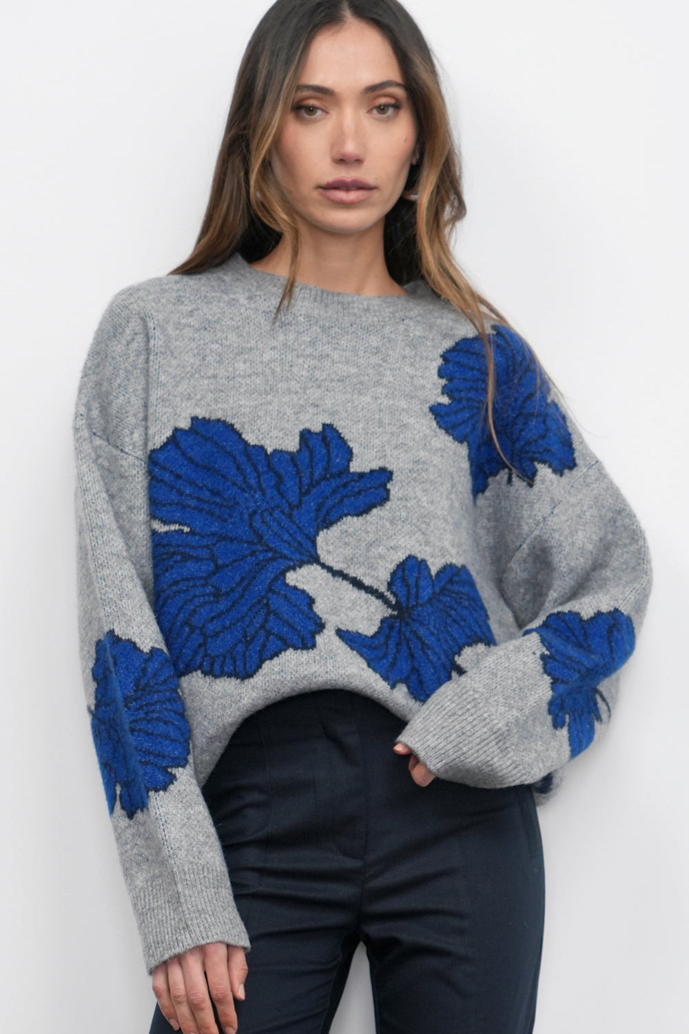 Bennett_Intarsia_Flower_Sweater_G258WT6125.jpg