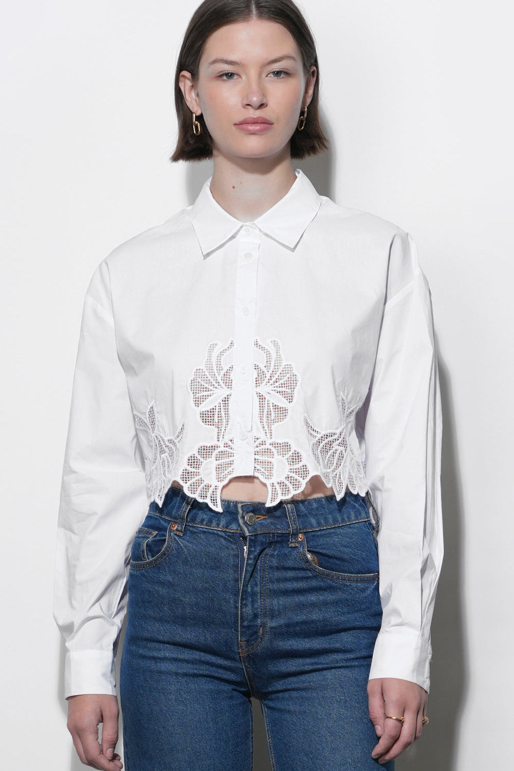 Finley_Embroidered_Hem_Button_Up_Shirt_G2512T7377.jpg