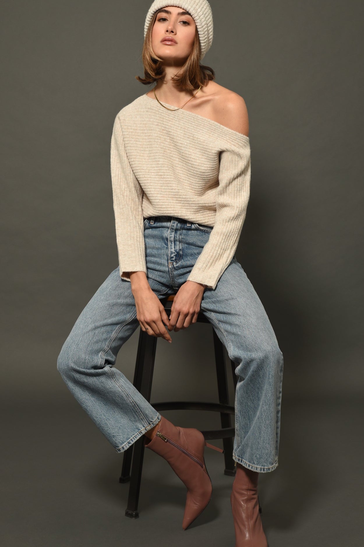 G2211WT5837HanaOffShoulderSweater7.jpg