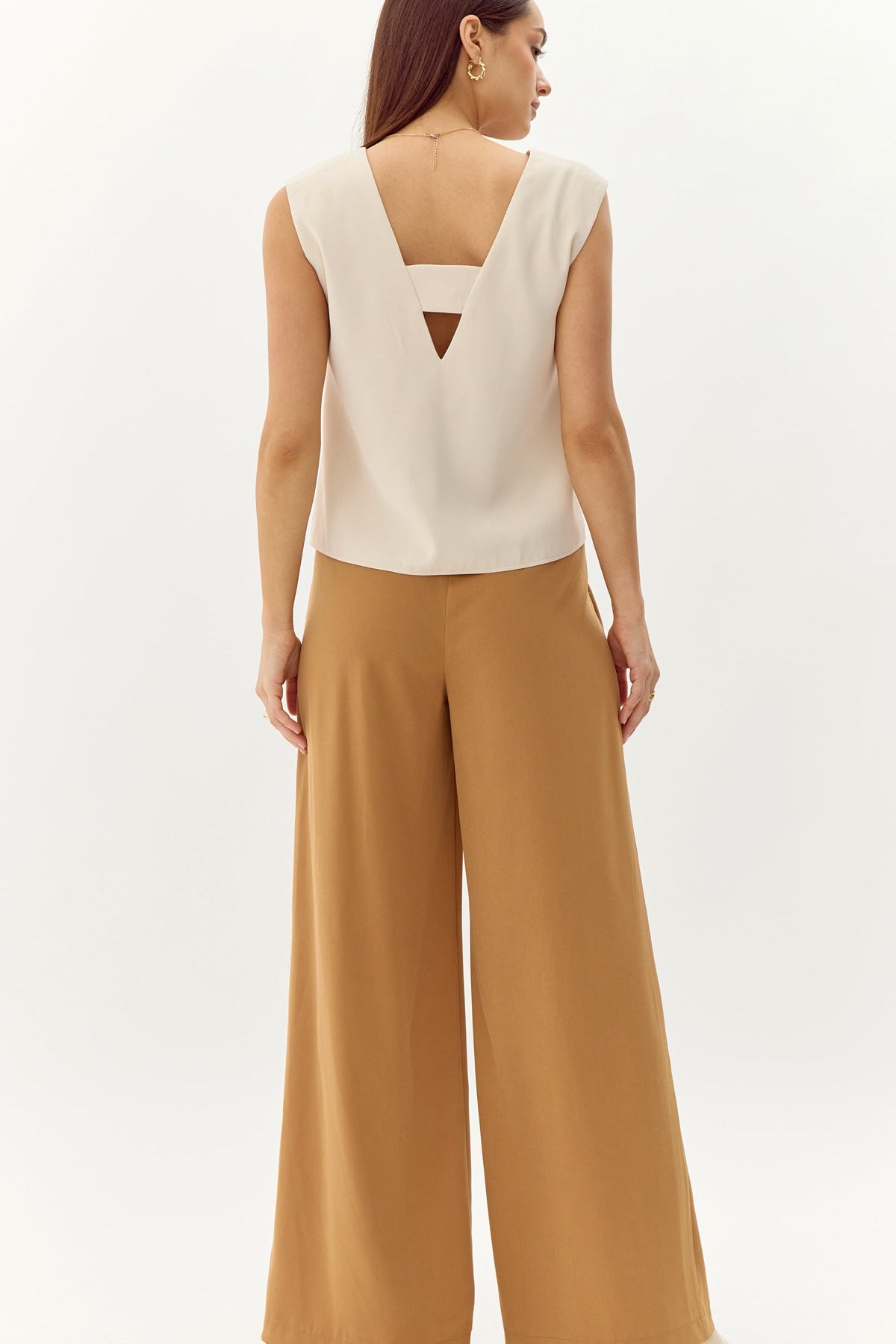 G246T7041_Yoona_V-Neck_Top_G246P6422_Stanley_Wide_Leg_Trousers_1_1bc14e85-91e4-4504-9849-fadca961bf39.jpg