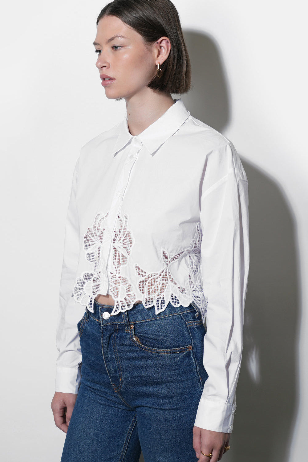 G2512T7377FinleyEmbroideredHemShirt4.jpg