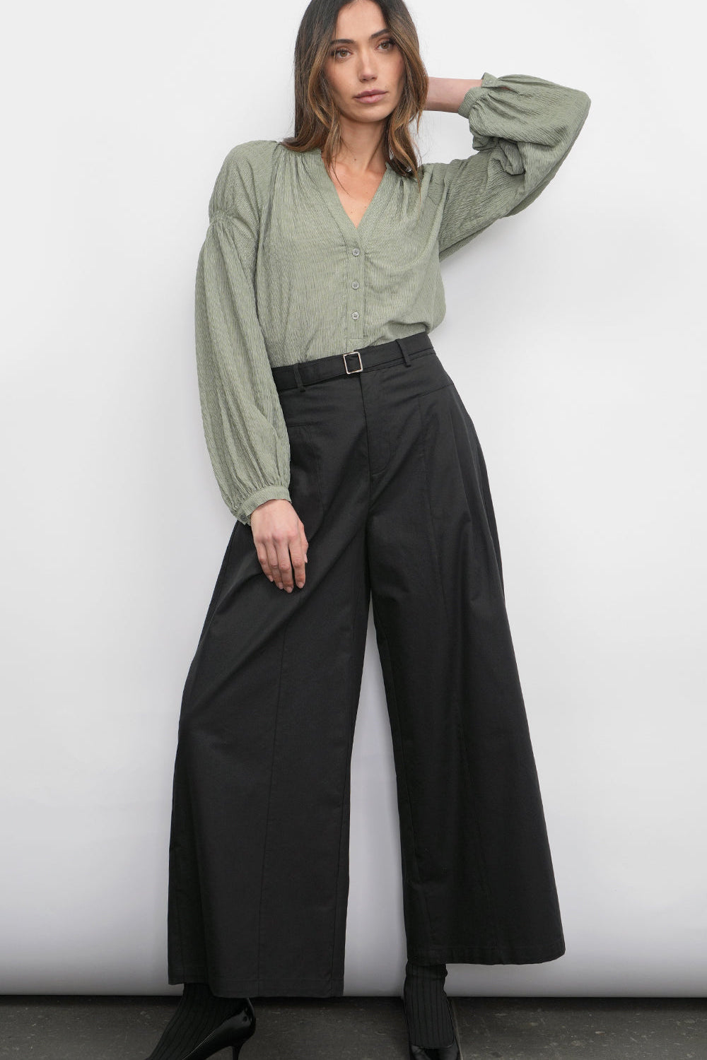 G257T7254PhoebeShirtG257P6482HeraTwillPantsblack7_c849ade5-5f28-442e-a060-9eb0d18fc38b.jpg