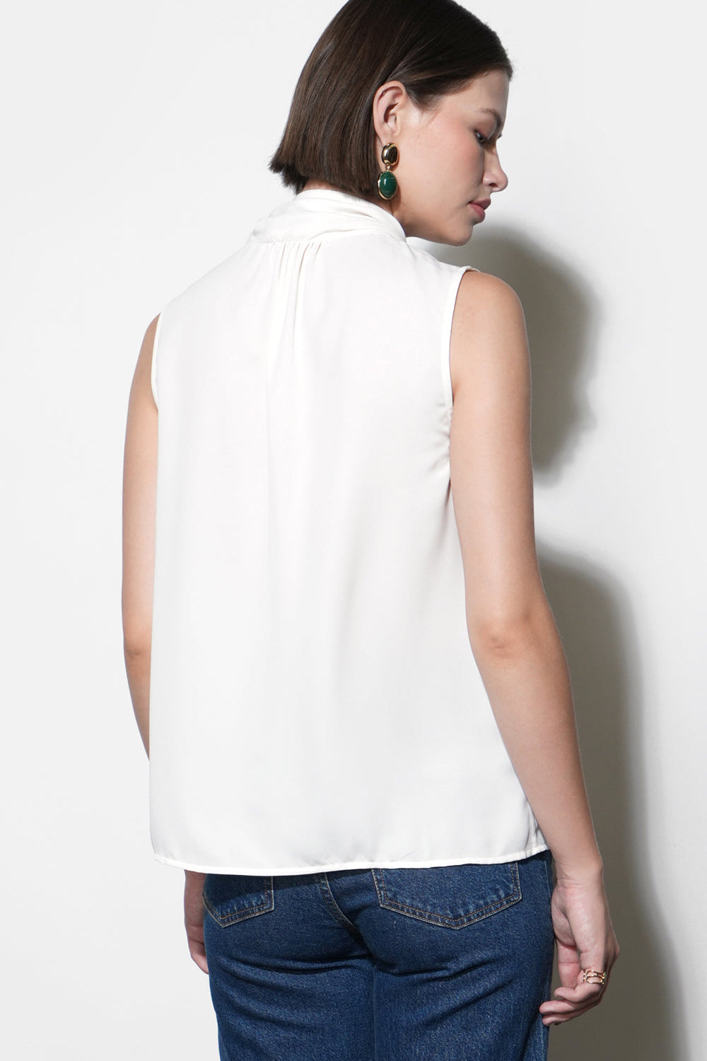 G261T7440PaigeSleevelessScarfNeckBlouseivory5.jpg
