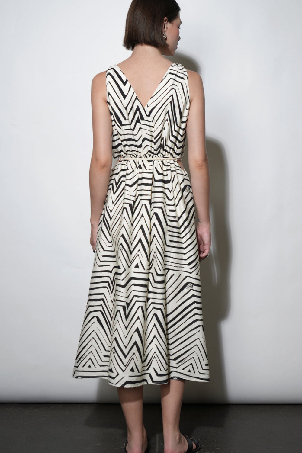 G262D6927EvelynSideCutOutKnottedStrapMidiDress4.jpg