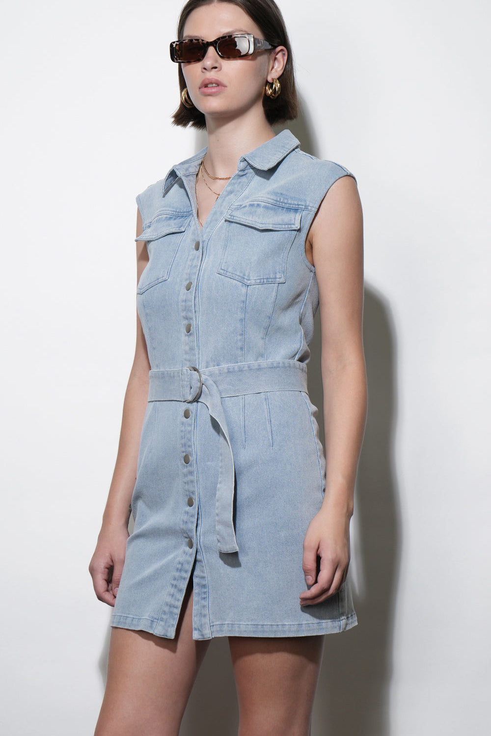 G262D7003MadisonSleevelessDenimMiniBeltedDress4.jpg