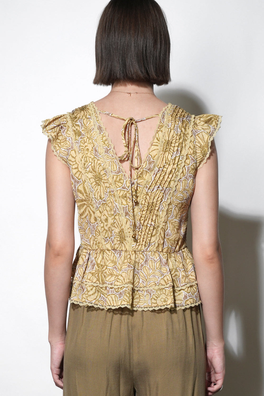 G262T7449AuroraPintuckFlutterSleeveTop6.jpg