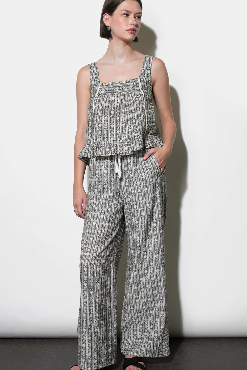 Naomi_Stripe_Pattern_Drawstring_Pants.jpg
