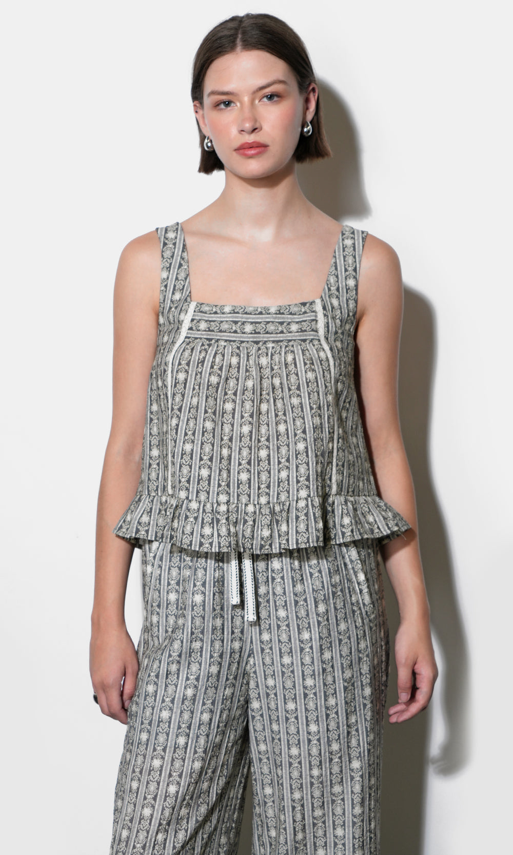 Nova Stripe Pattern Square Neck Sleeveless Top