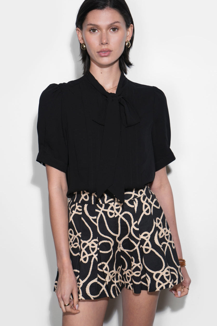 Ulyssa_Pleated_Shorts_G265P6580.jpg